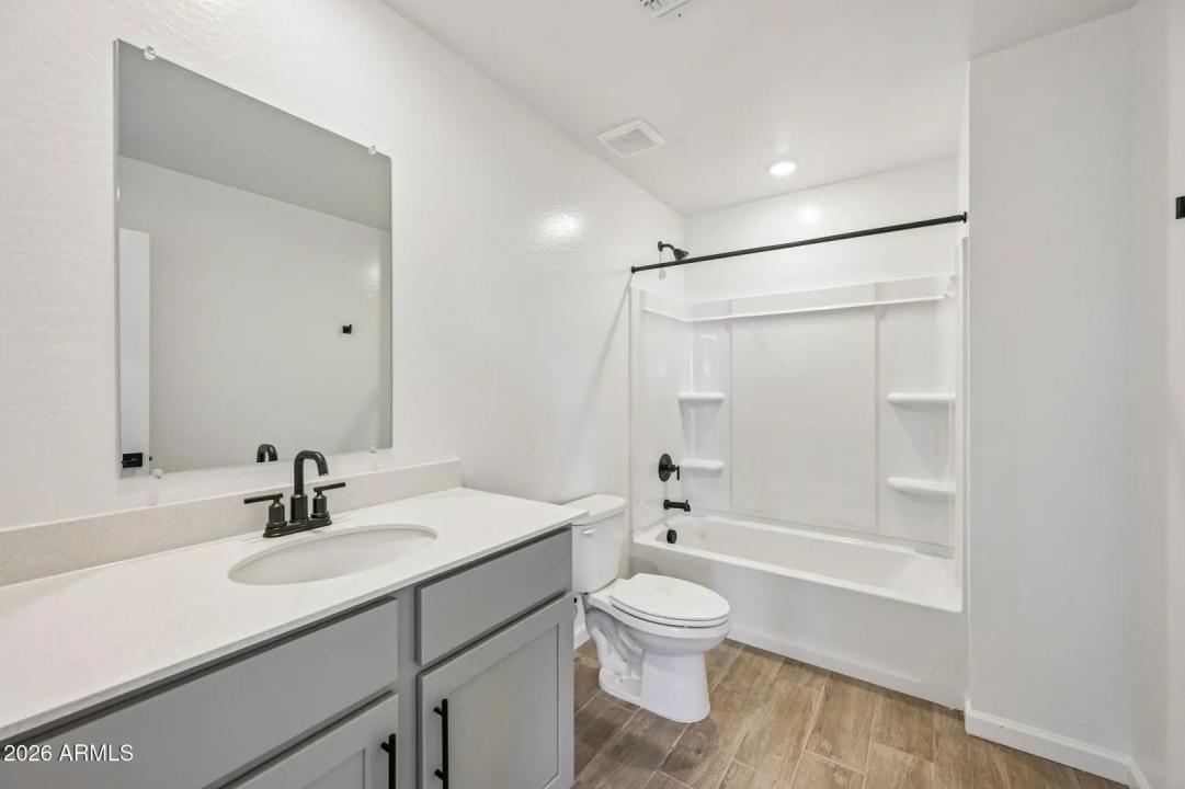 Real Estate Picture 30