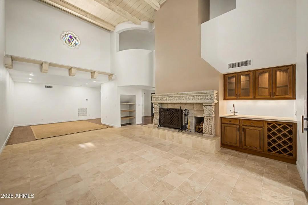 Real Estate Picture 7