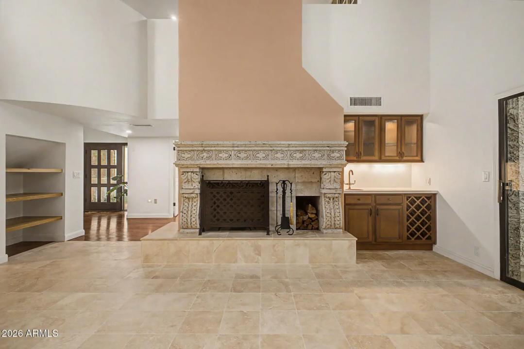 Real Estate Picture 8
