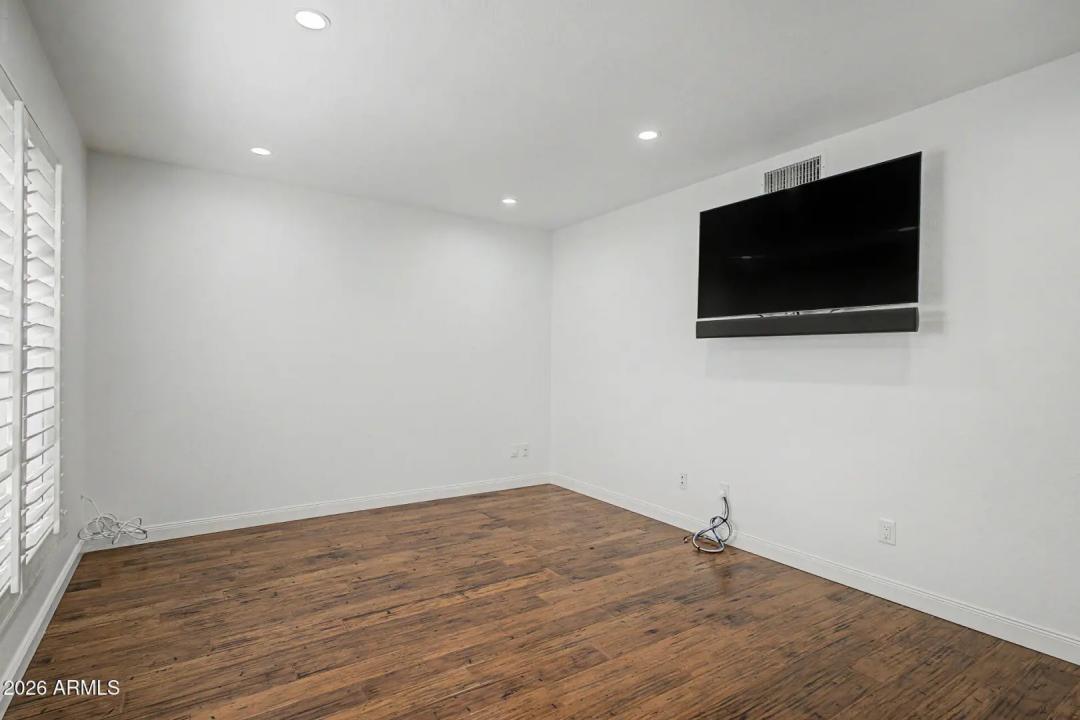 Real Estate Picture 19