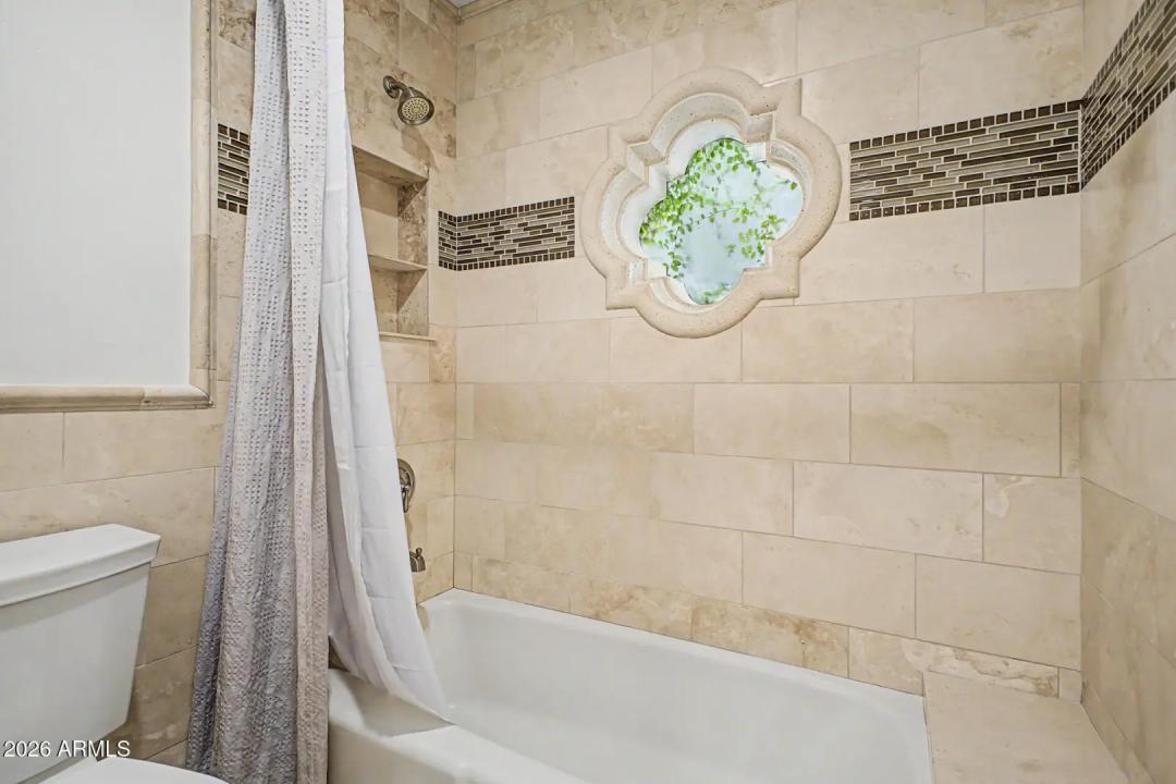 Real Estate Picture 24