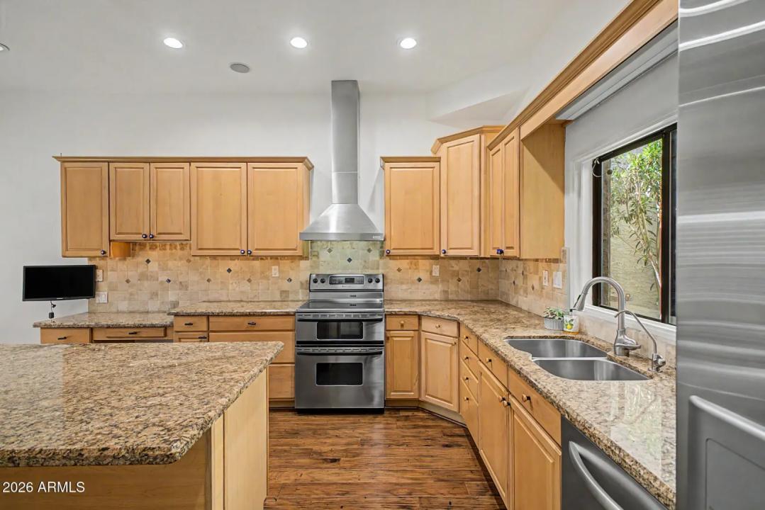Real Estate Picture 12
