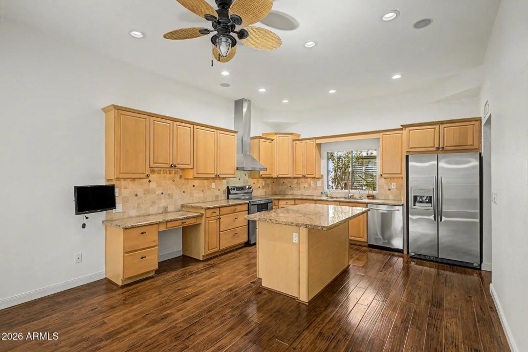 Real Estate Picture 14