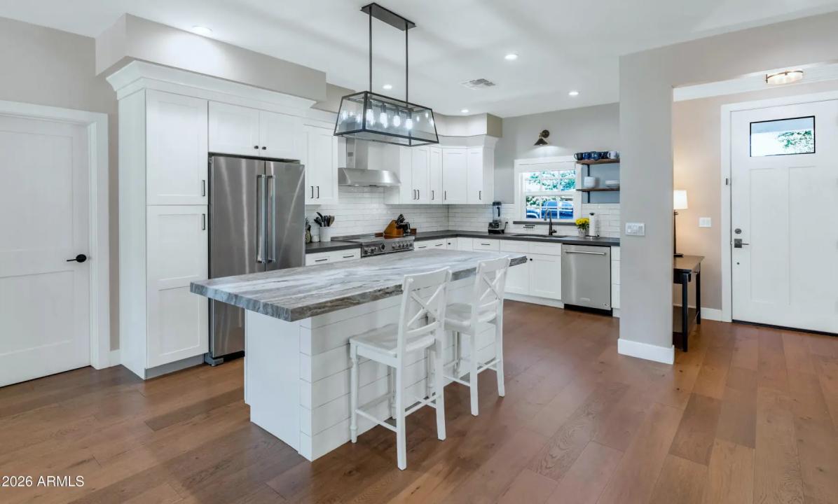 Real Estate Picture 4
