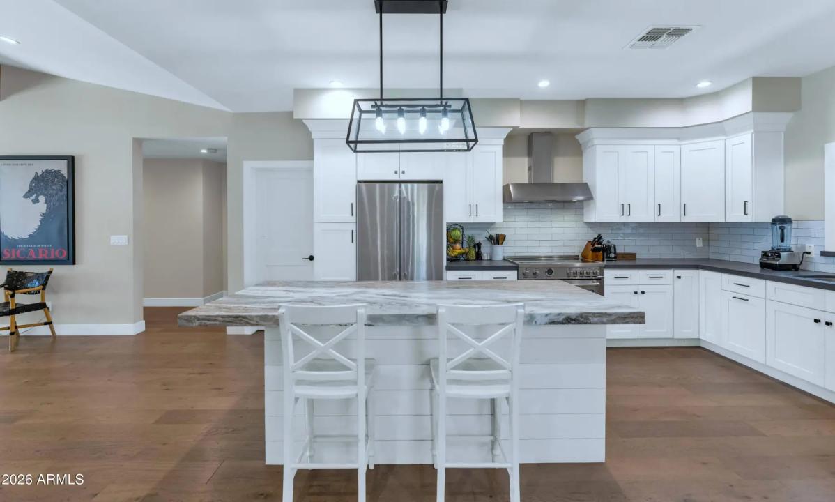 Real Estate Picture 5