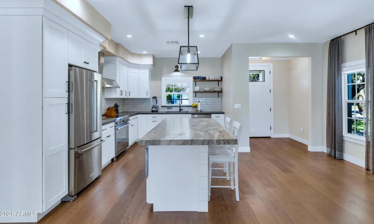 Real Estate Picture 7