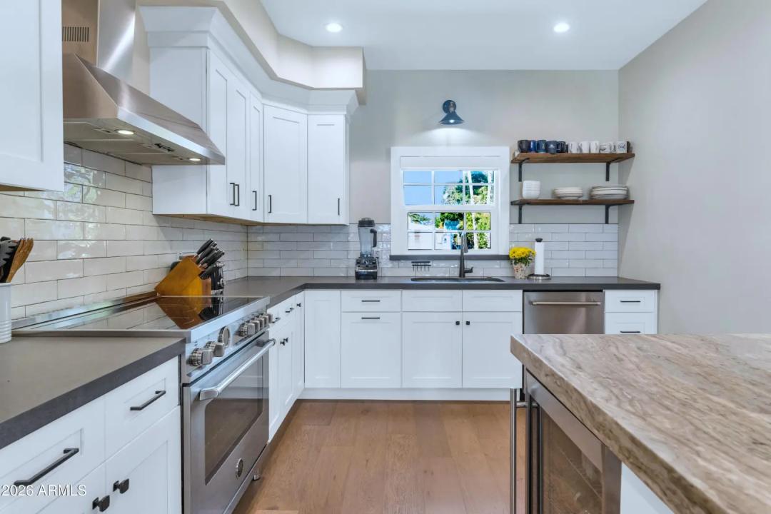 Real Estate Picture 8