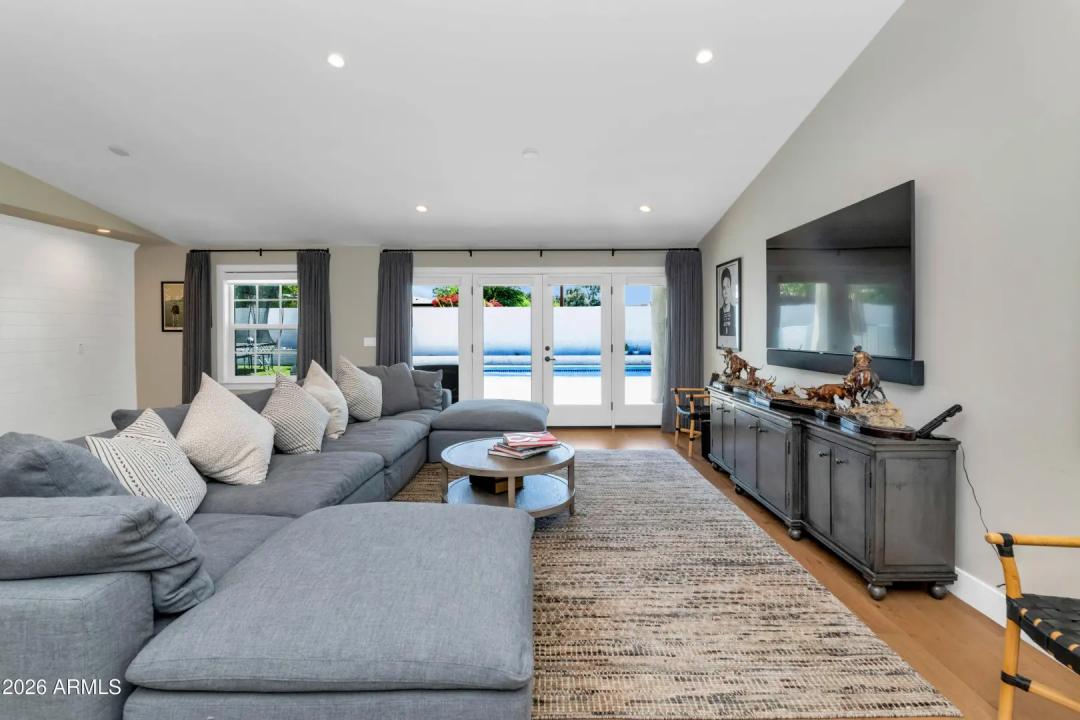 Real Estate Picture 10