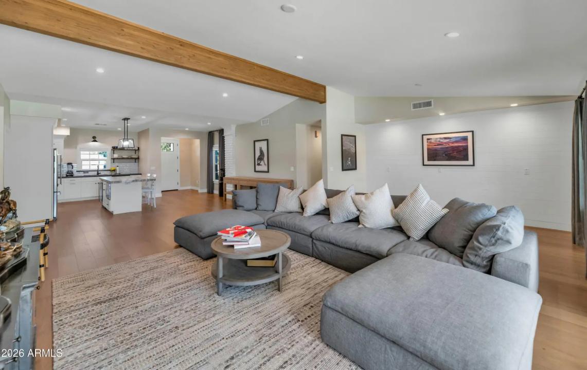 Real Estate Picture 11