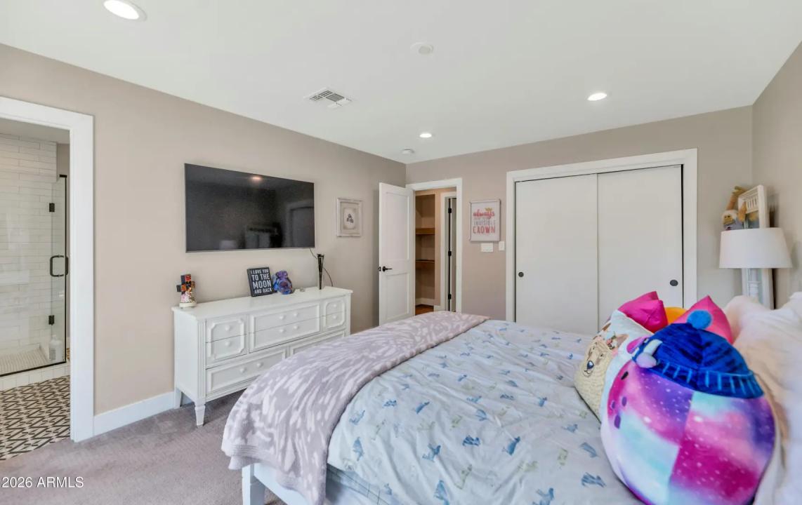 Real Estate Picture 23
