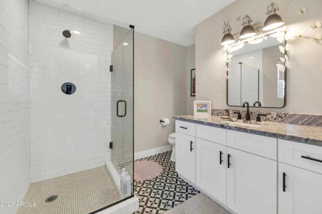 Real Estate Picture 24