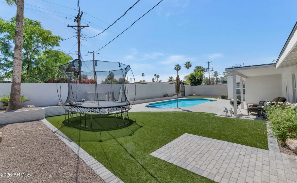 Real Estate Picture 32