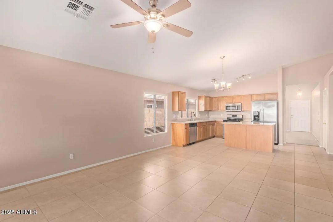 Real Estate Picture 7