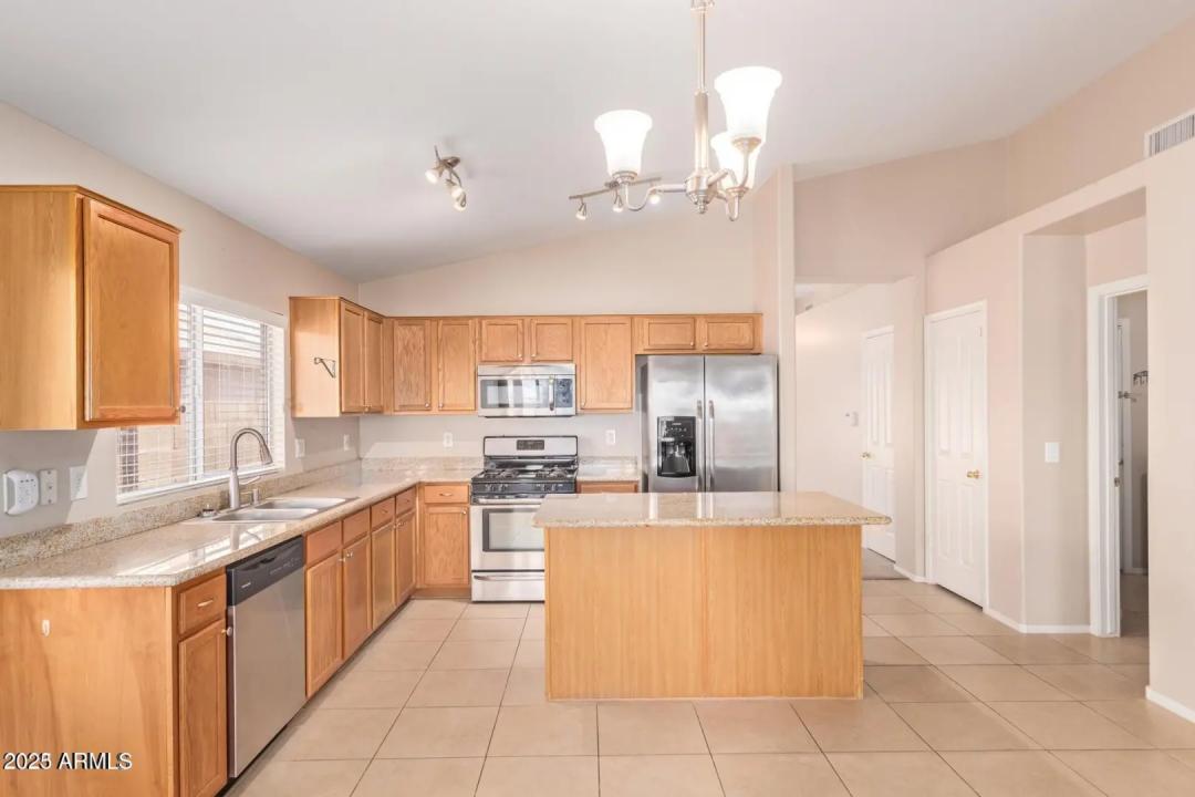 Real Estate Picture 10