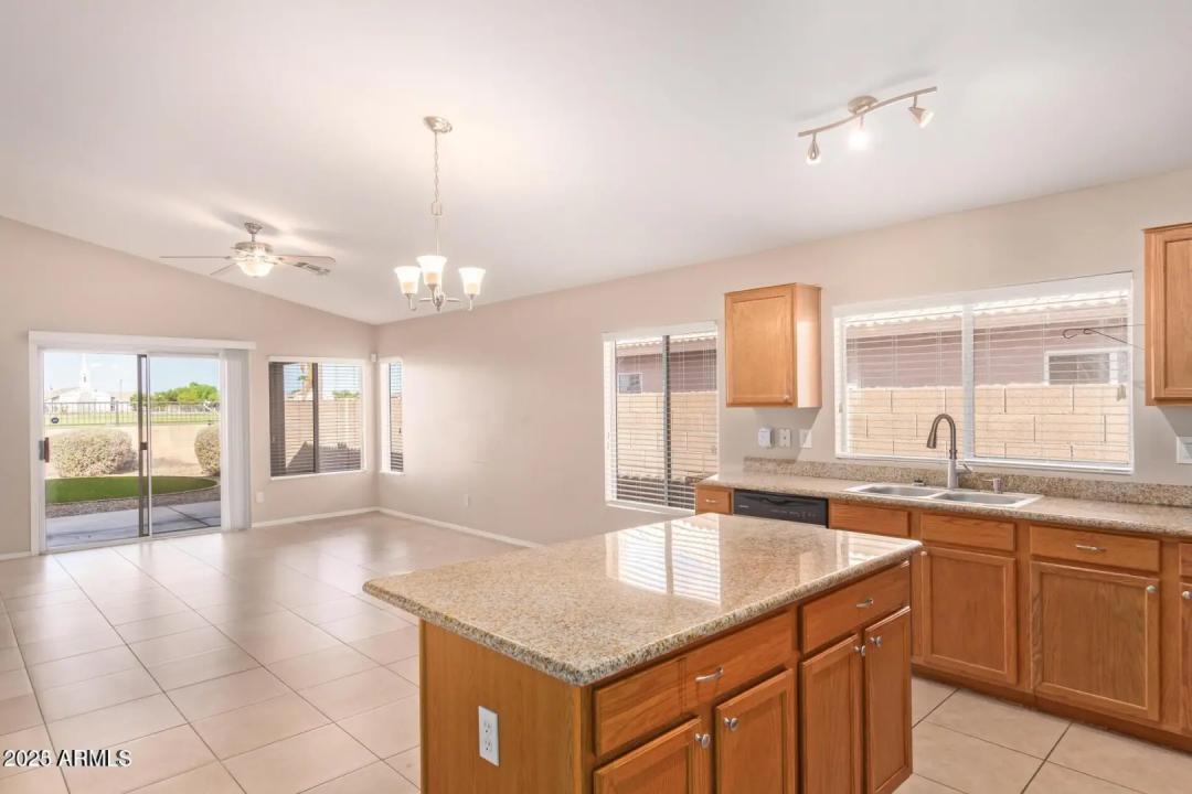 Real Estate Picture 11