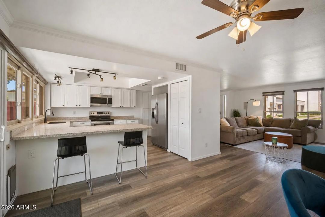 Real Estate Picture 17