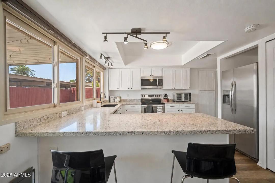 Real Estate Picture 18