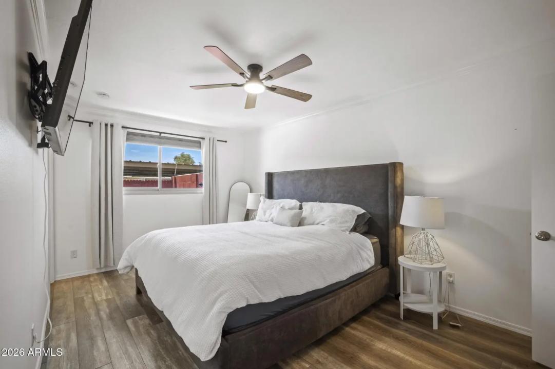 Real Estate Picture 4