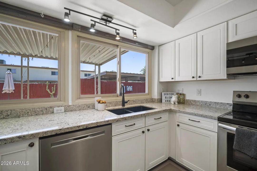 Real Estate Picture 21