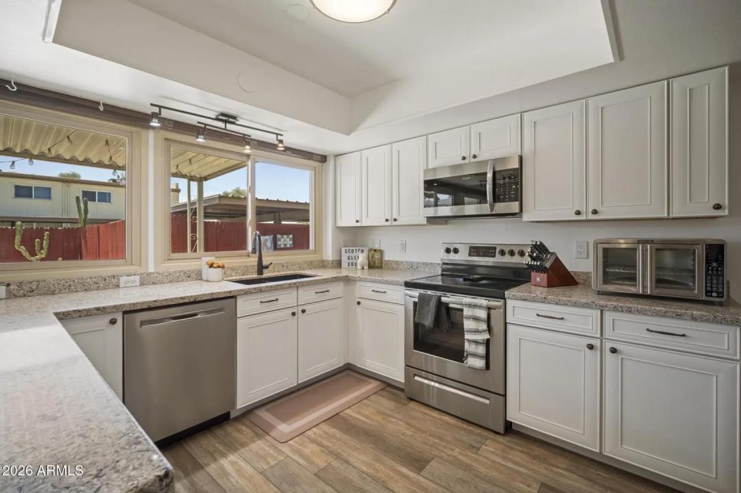 Real Estate Picture 3