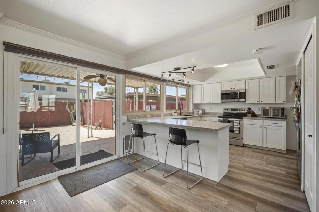 Real Estate Picture 16