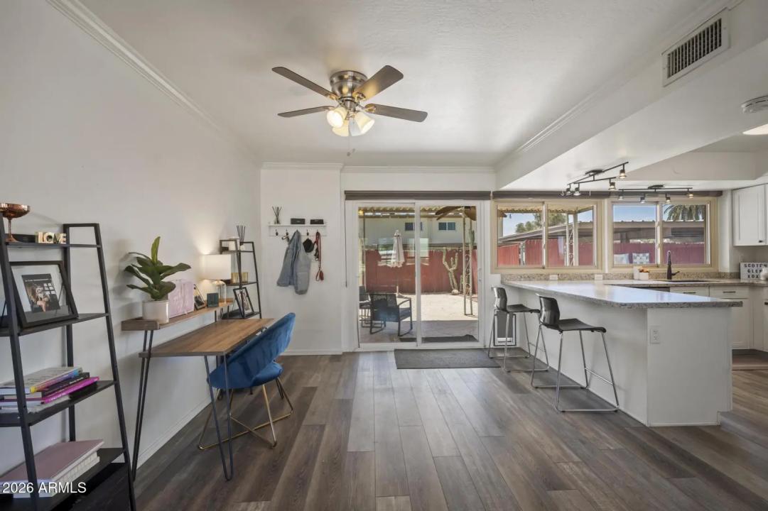 Real Estate Picture 14