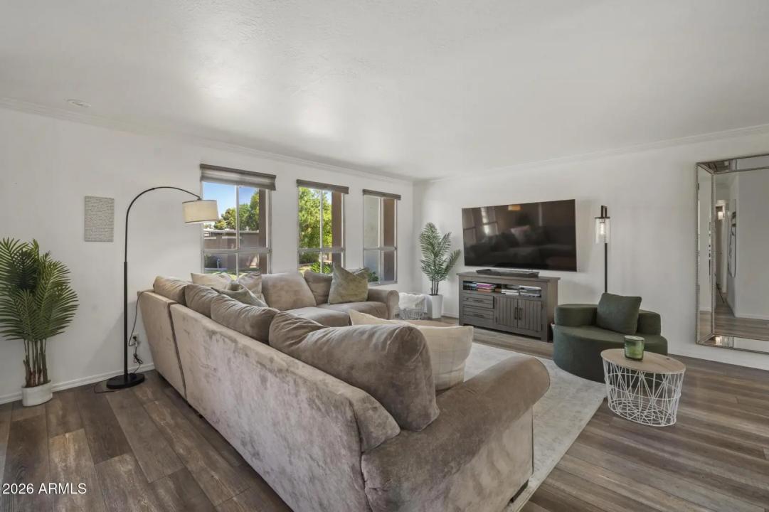 Real Estate Picture 11