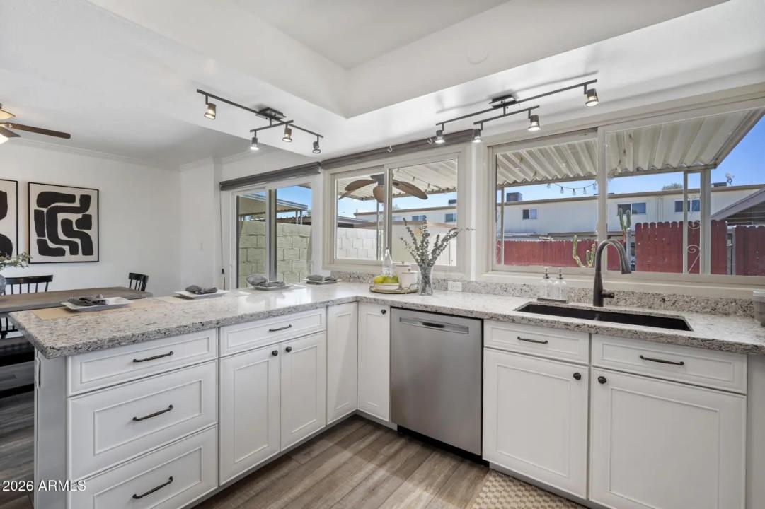 Real Estate Picture 22