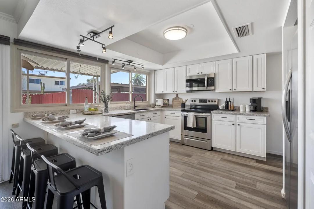Real Estate Picture 3