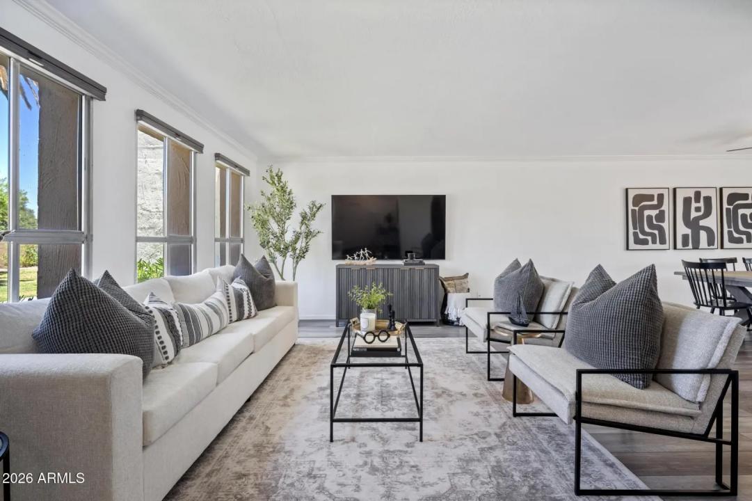 Real Estate Picture 11