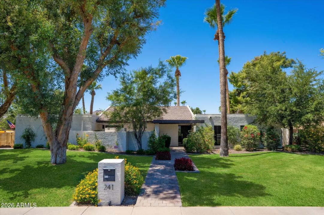 241 E FOREST HILLS Drive Phoenix AZ 85022