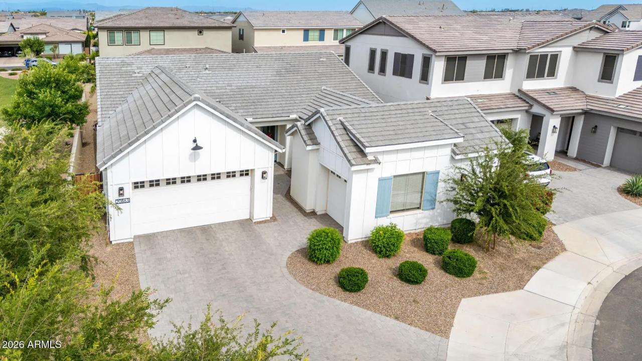 Real Estate Picture 3