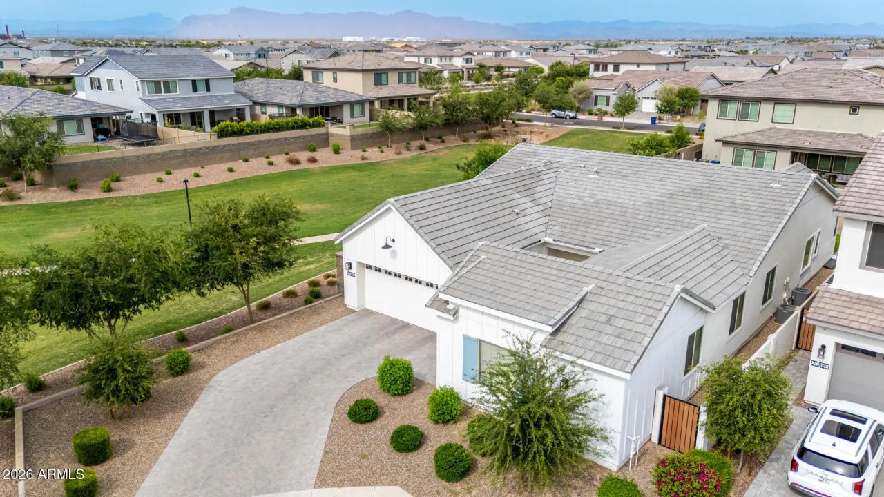 Real Estate Picture 4