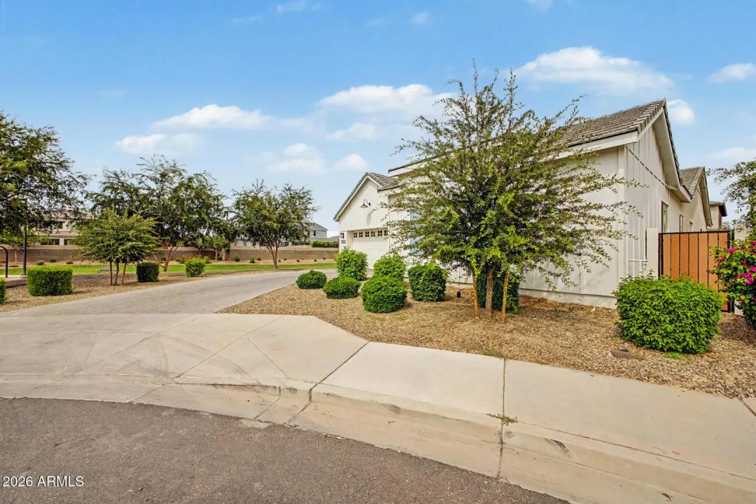 Real Estate Picture 8