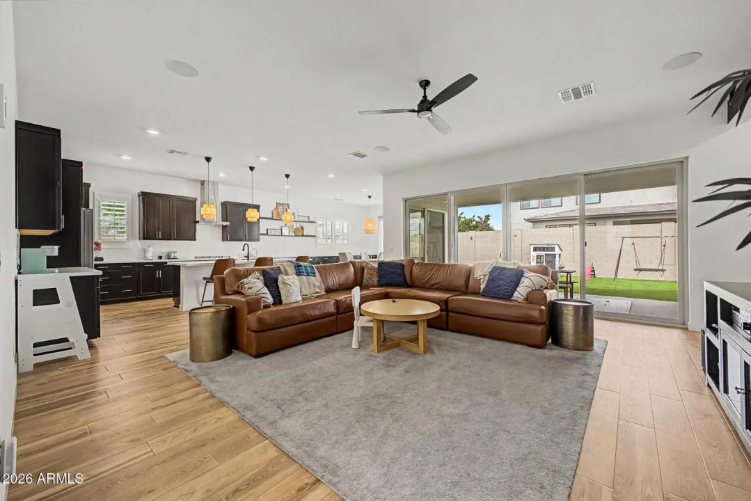 Real Estate Picture 12