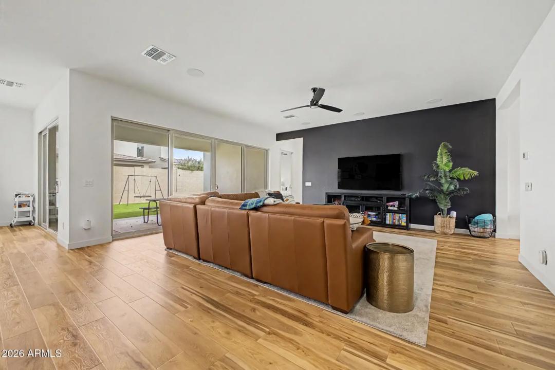 Real Estate Picture 13