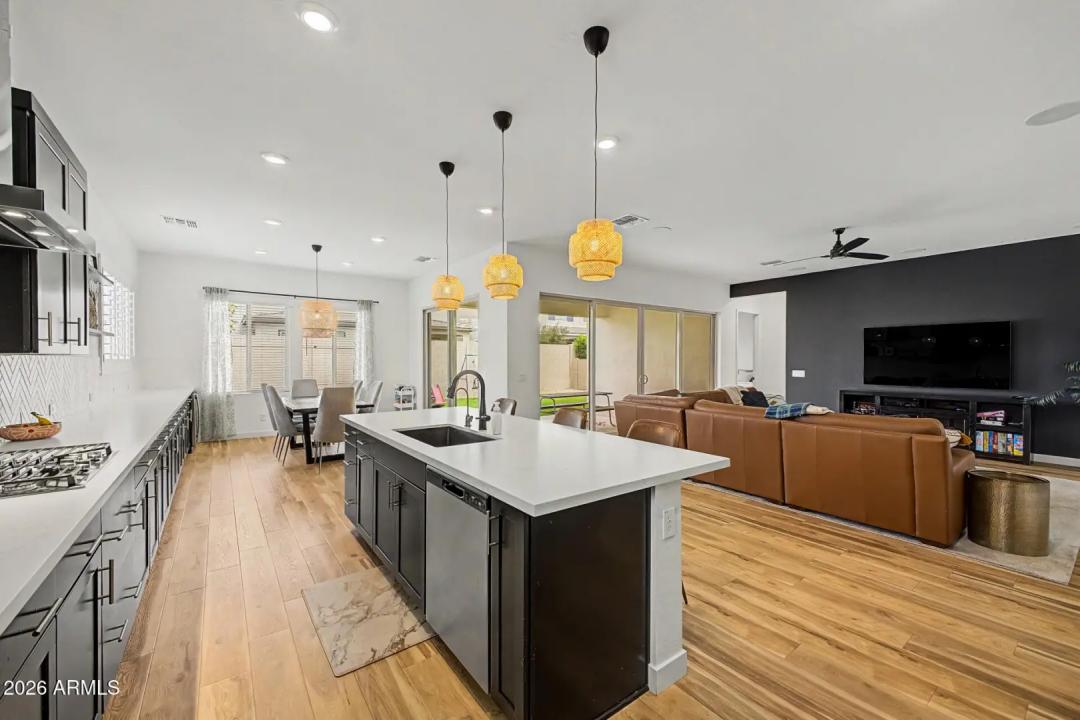 Real Estate Picture 17