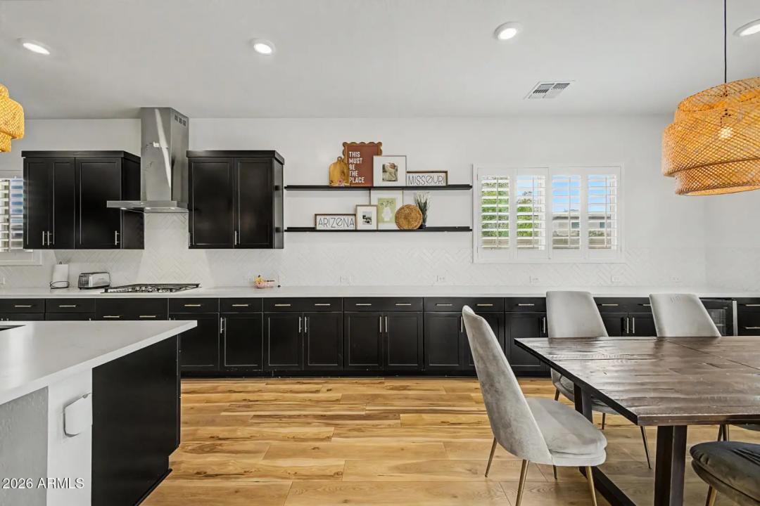 Real Estate Picture 19