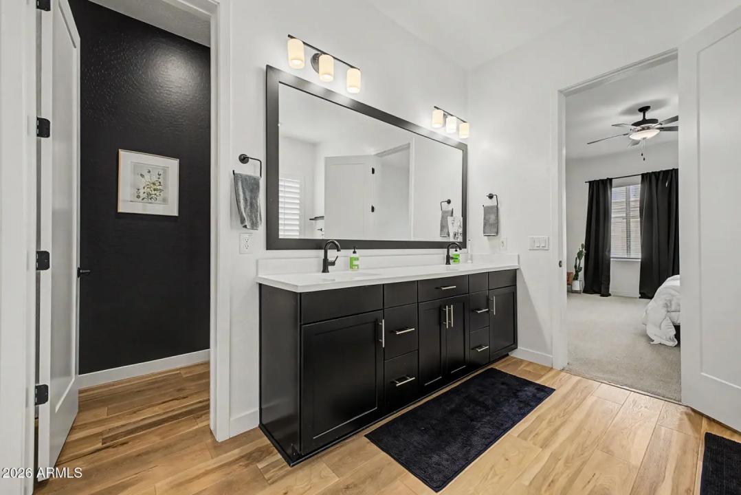 Real Estate Picture 32