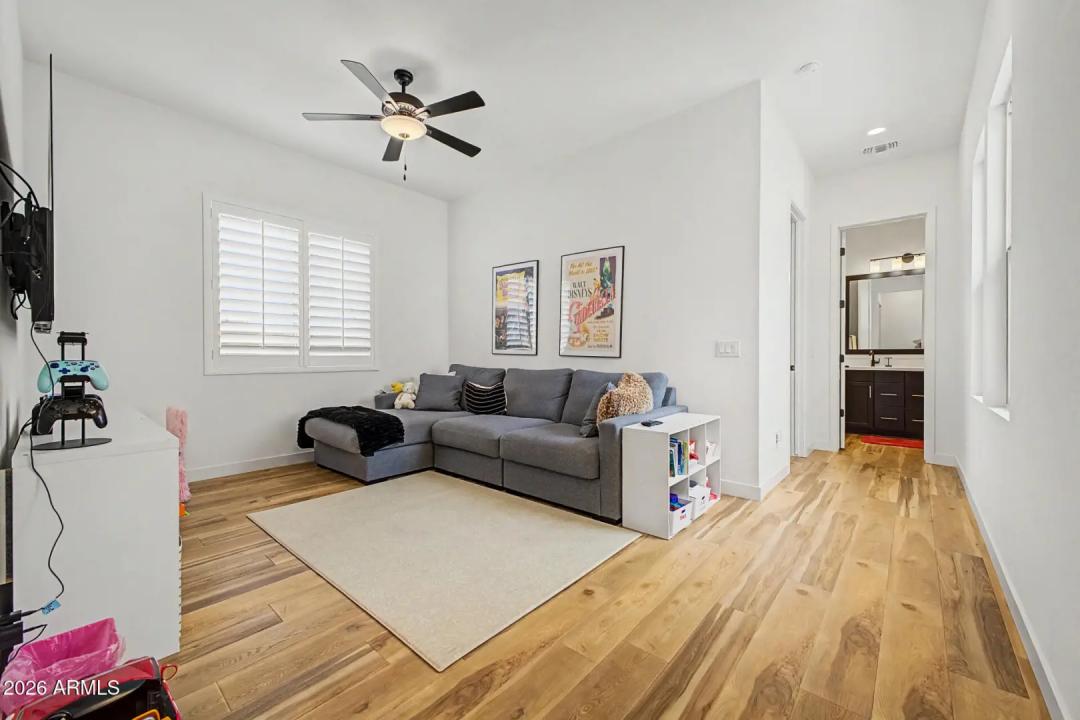 Real Estate Picture 34