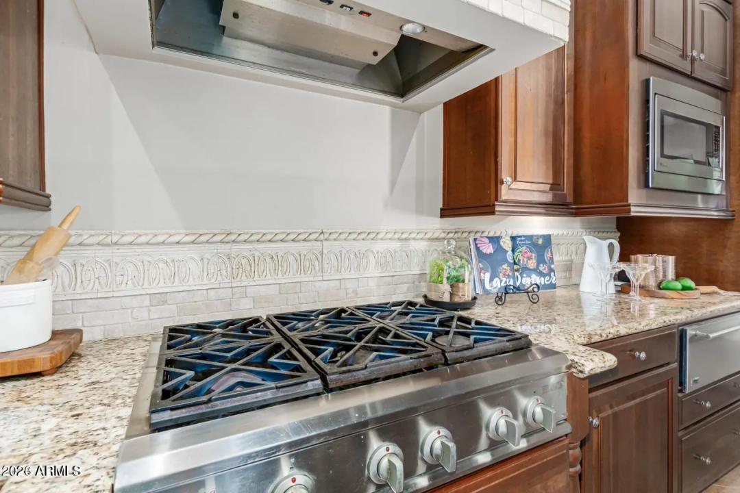 Real Estate Picture 15
