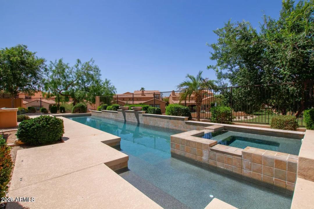 Real Estate Picture 3