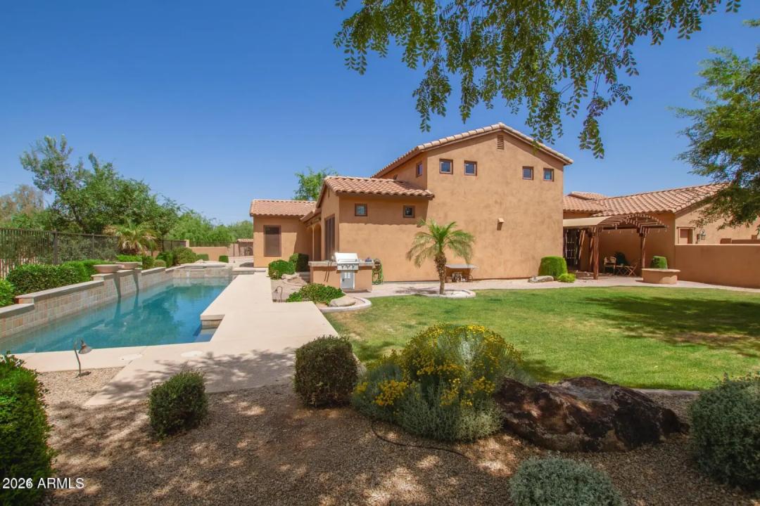 Real Estate Picture 4
