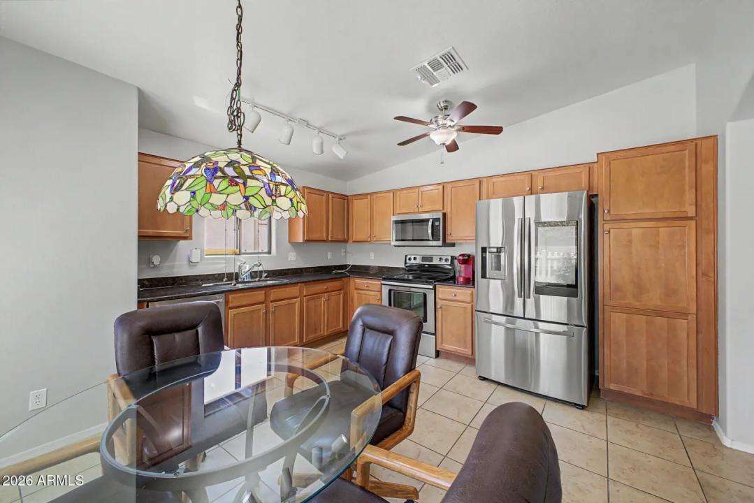 Real Estate Picture 11