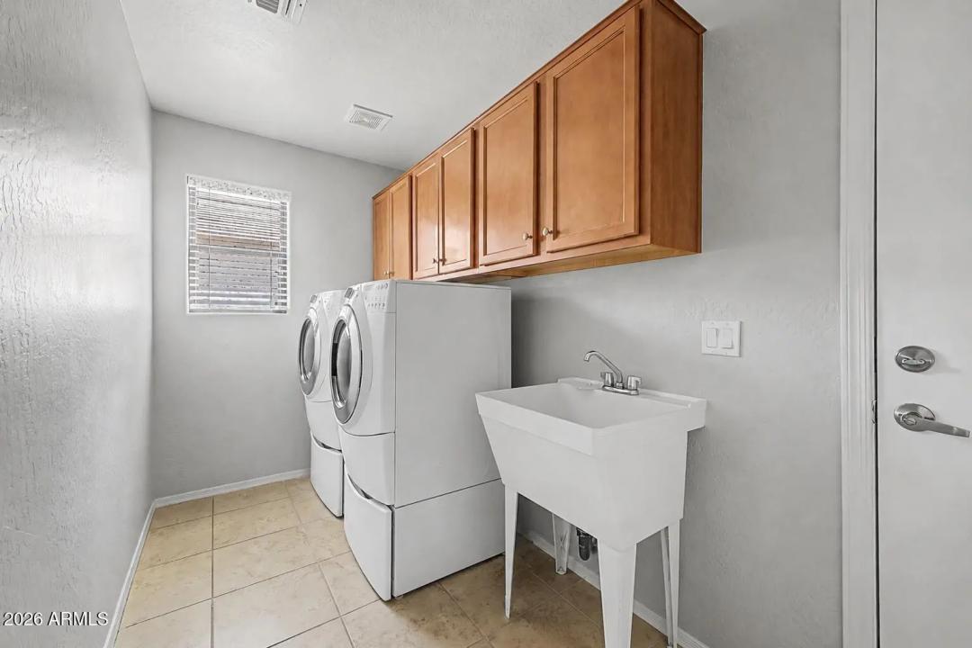 Real Estate Picture 24
