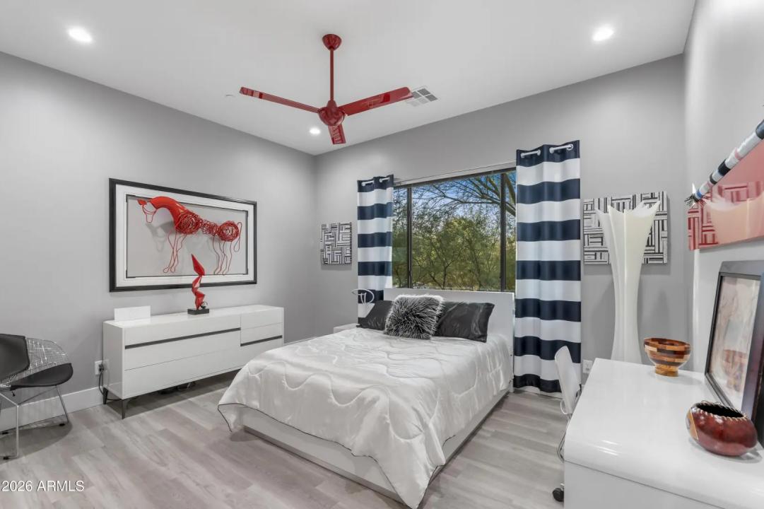 Real Estate Picture 27