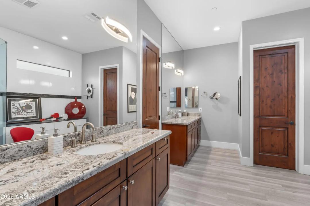 Real Estate Picture 25