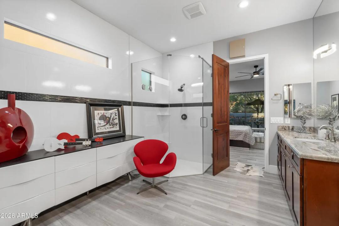 Real Estate Picture 23
