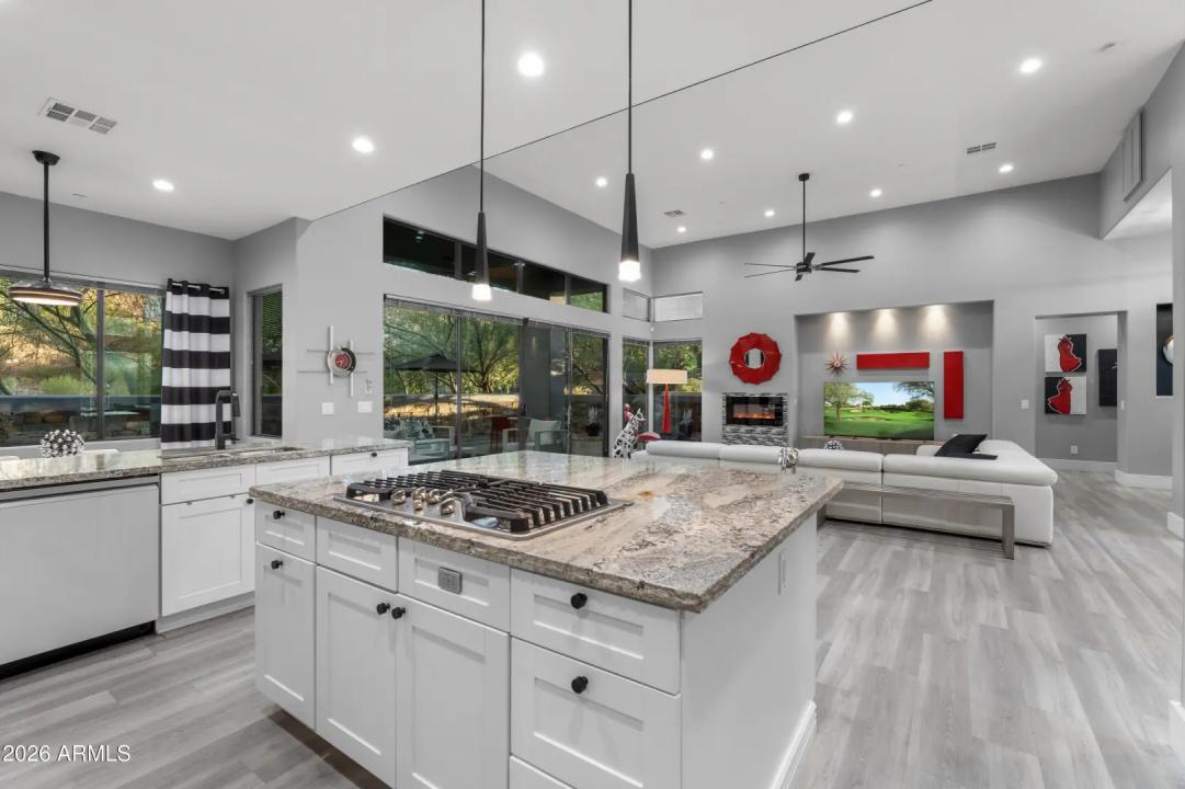 Real Estate Picture 13