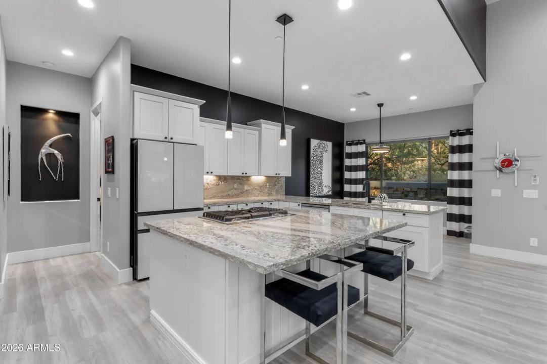 Real Estate Picture 14